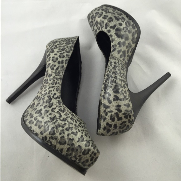Quipd NEW gray Platform cheetah print pumps - Picture 8 of 8